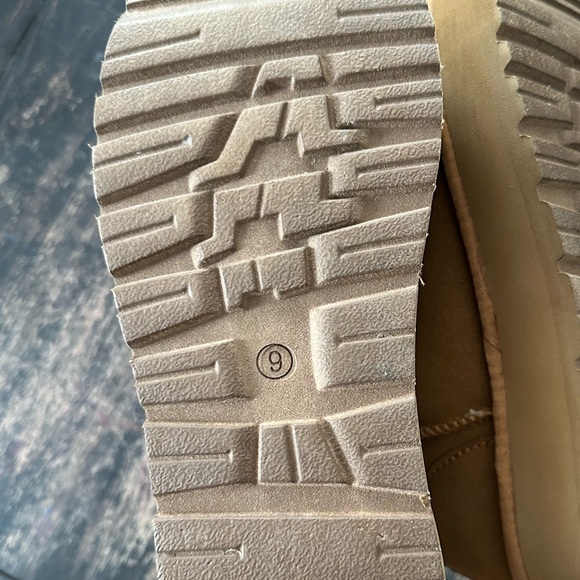 Women’s Winter Boots - Picture 5 of 5